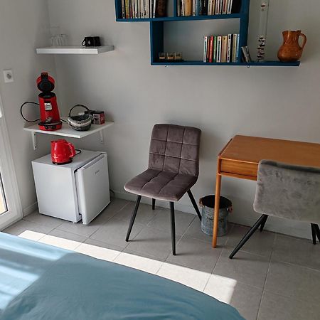 Bed and Breakfast La Revetizon Saint-Pierre-d'Amilly Экстерьер фото