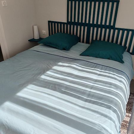 Bed and Breakfast La Revetizon Saint-Pierre-d'Amilly Экстерьер фото